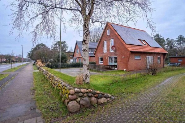 Außenseite Ferienhaus [Sommer]