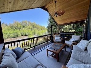 Step into a world filled with nature. The endless sky, the sound of the river, soak in the mountain ranges and evergreens... sip your morning coffee while you rock to the rhythm of the river from the spacious 2nd floor covered balcony.