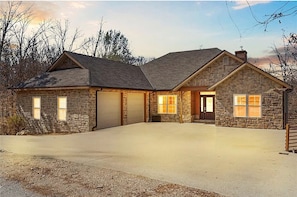 Bike In-out 5 br, 12 beds has everything you want in an  epic vacation home.