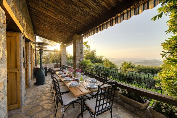 Outdoor dining