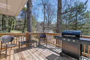 Outside Deck - HIGHLIGHT - BBQ Grill