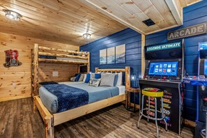 The Bear Den downstair bedroom with arcades & giant connect 4! Next to pool room