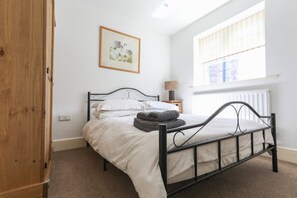 bedroom with double bed 