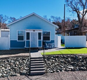 Front yard view