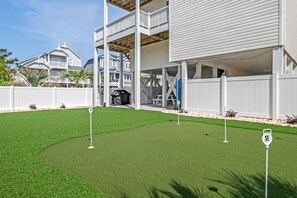 Outdoor Putting Green