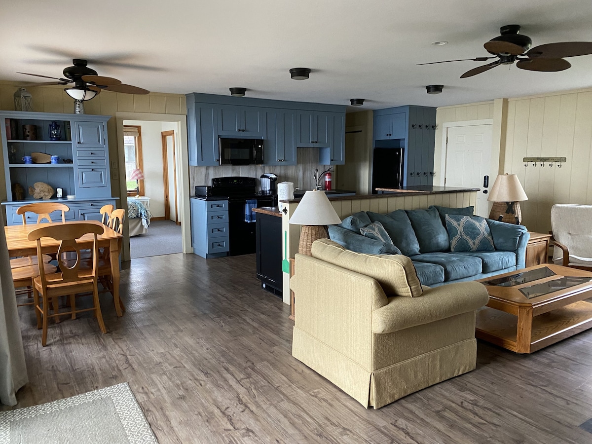 Beautiful Lake Champlain Waterfront Home – Gorgeous Sunrises – Pets Welcome!