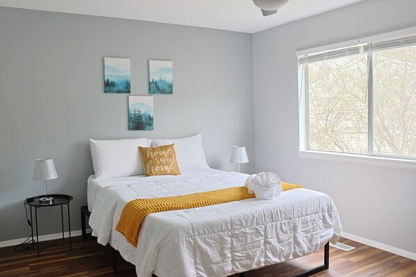 Bedroom #1, Queen