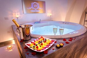 Indoor spa tub