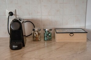 Kaffee und/oder Kaffeemaschine