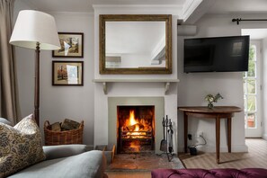 Woodman Cottage Sitting Room - StayCotswold