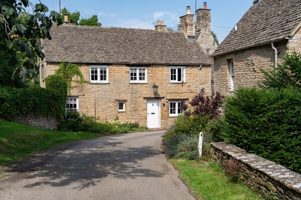 Woodman Cottage - StayCotswold