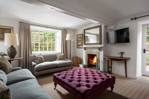 Woodman Cottage Sitting Room - StayCotswold