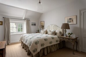 Woodman Cottage Master Bedroom - StayCotswold