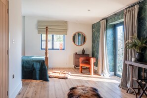 The Cosh Master Bedroom - StayCotswold