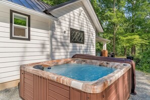 Large hot tub for a refreshing soak