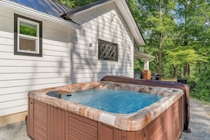 Large hot tub for a refreshing soak