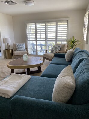 Living Room, to lanai