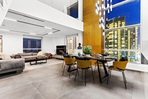 Living Room: Enjoy stunning city views and a stylish dining area perfect for gatherings!