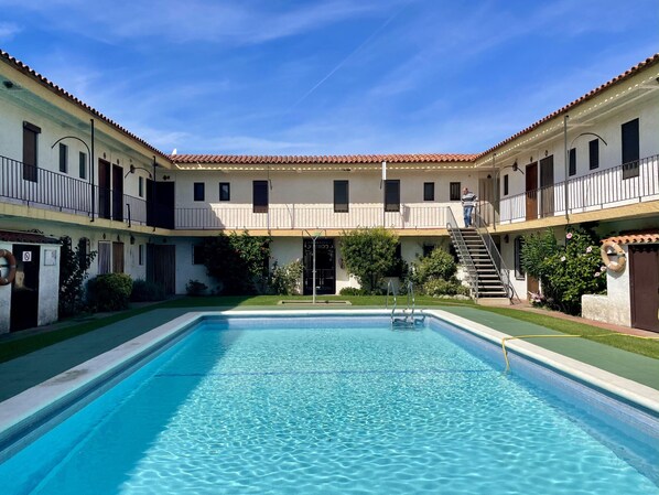 Swimming pool