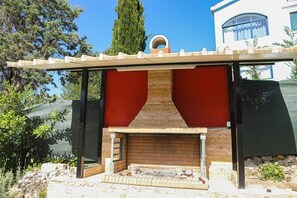 Enjoy homemade meals, cooked in the BBq of the accommdoation
