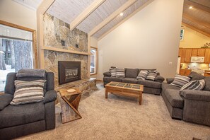 Knobcone Living Area Fireplace - Knobcone Living Area Fireplace
