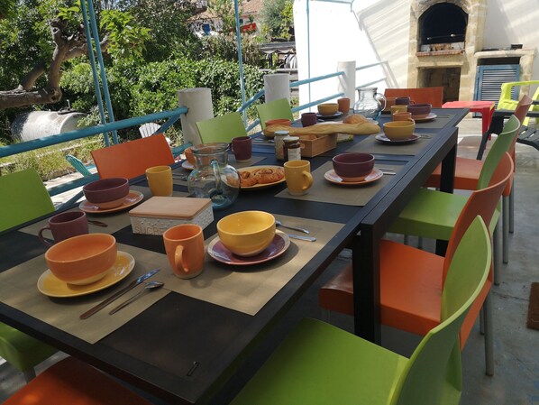 Outdoor dining