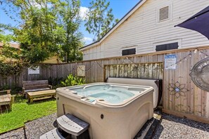 Private backyard oasis with hot tub!