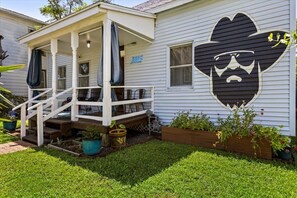 Howdy!