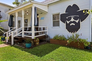 Howdy!