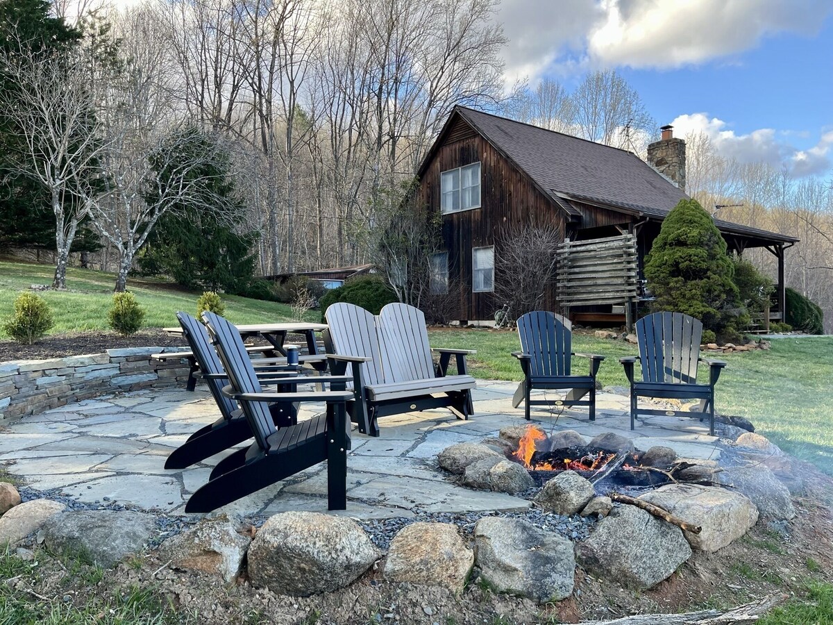 Shenandoah cabin with 4 bedrooms, heated saltwater pool and beautiful views