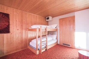 Schlafzimmer mit Etagenbett