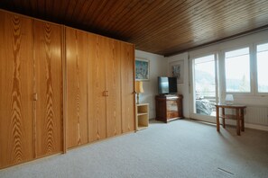 Closed cupboard bed