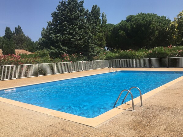  Collective swimming pool-St Cyprien-L'intendance SAS