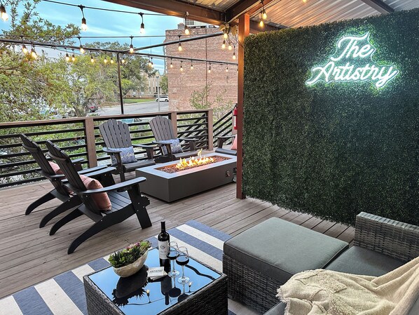 Cozy patio with a large fire pit and plenty of shared seating – the perfect spot for gathering and relaxing.