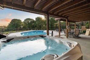 8 Person Hot Tub