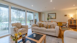 Sitting Area, Songthrush, Bolthole Retreats