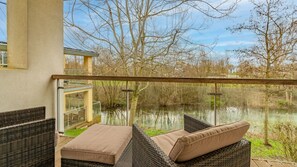 Balcony, Songthrush, Bolthole Retreats