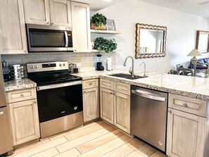 Fully Equipped Kitchen with Granite Counters & Reverse Osmosis