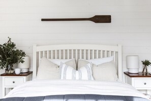 Main Bedroom (Queen)