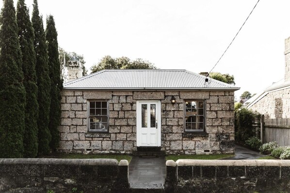 Cottage Facade