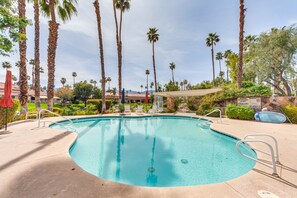 Community Pool & Spa | Self Check-In | 6 Mi to Indian Wells Tennis Garden