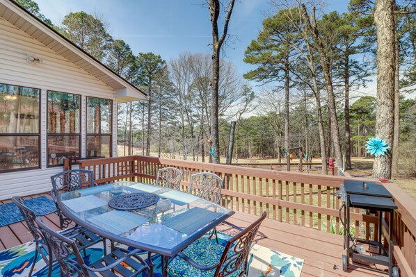 Fairfield Bay Vacation Rental | 3BR | 2BA | 1,650 Sq Ft | 2 Steps to Enter