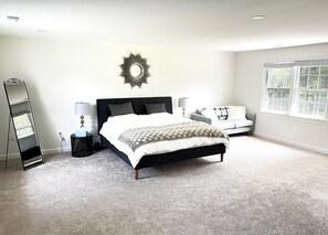 Master Bedroom, open and cozy, w TV and Bathroom. 