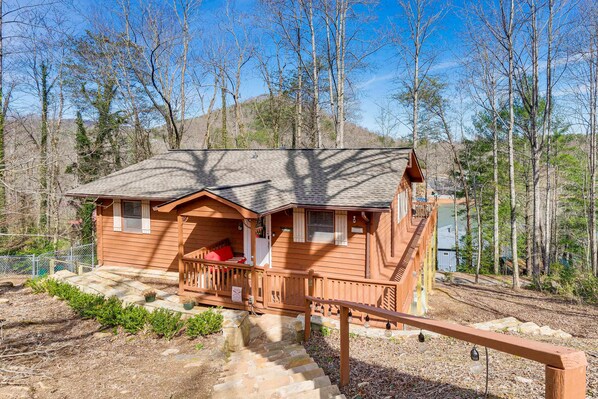 Hiawassee Vacation Rental | 3BR | 2BA | Stairs Required | 2,000 Sq Ft