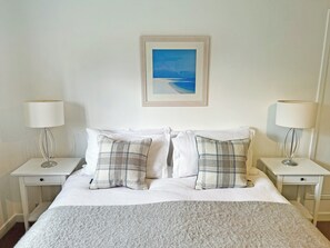 Double bedroom | Bridge Park, Killin