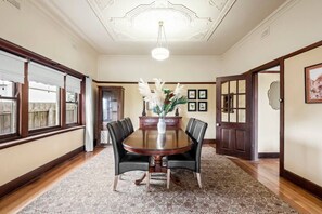 Separate dining area to seat 8 guests