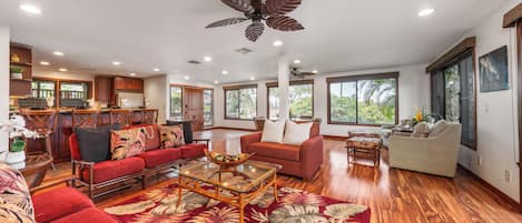 International Colony Club 23 living room 2