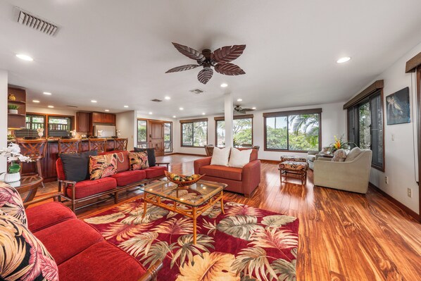 International Colony Club 23 living room 2