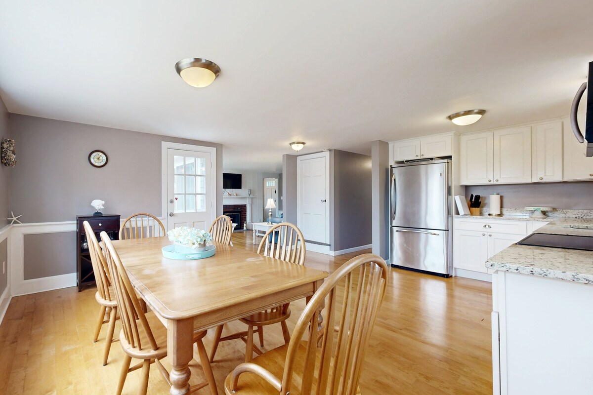 Renovated, river view home with yard games – walk to town dock & beach