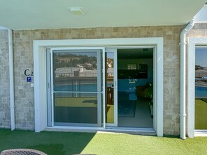 poolsidec2-entrance